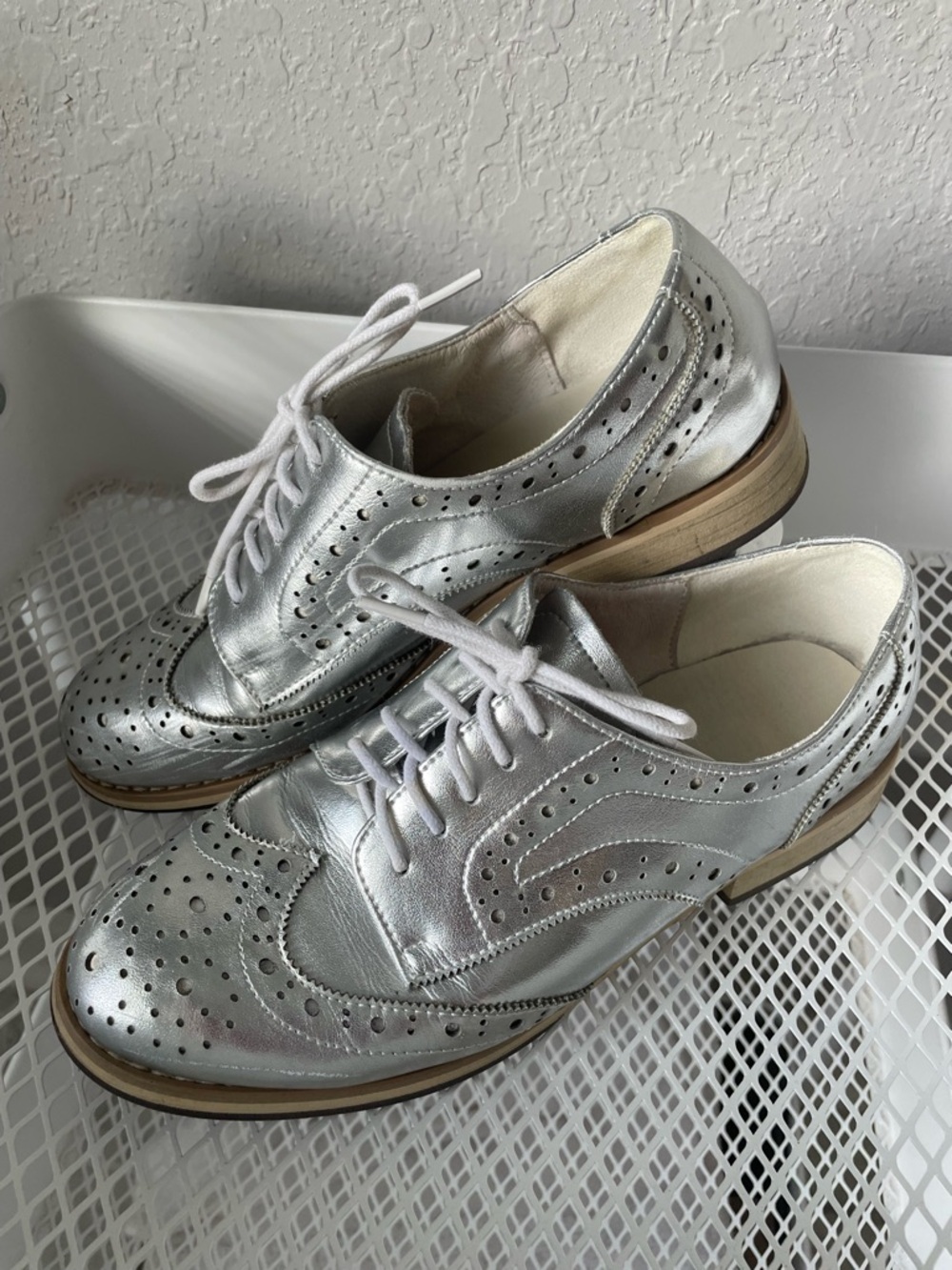 Vero Cuoio Authentic Italian Leather Women’s Brogue Flats Metallic Size 7.5